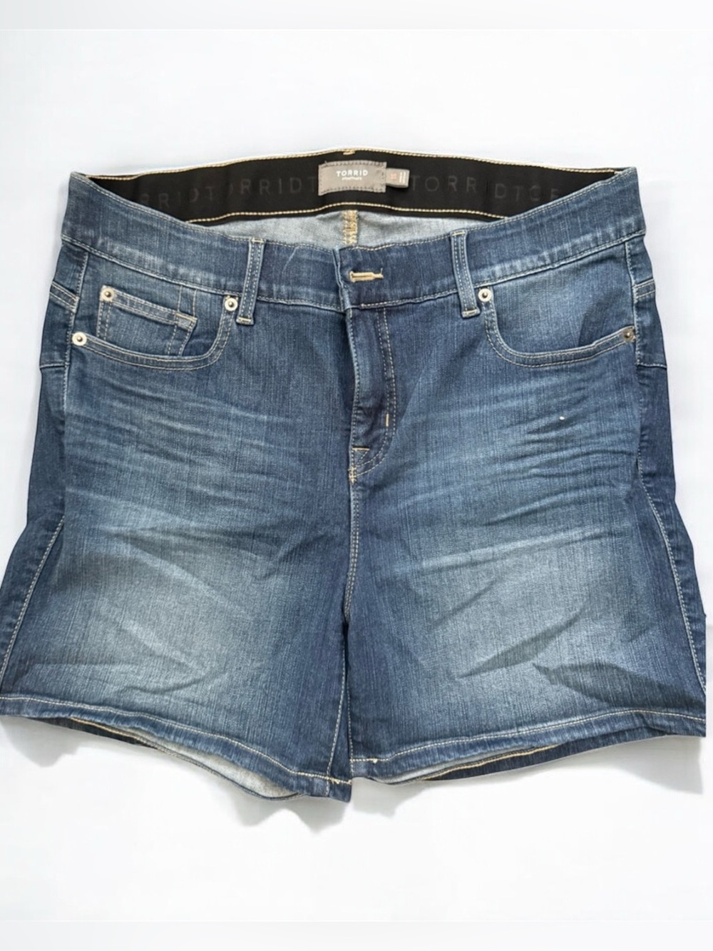 Torrid Blue Washed Stretchy Denim Bombshell Shorts Size 16